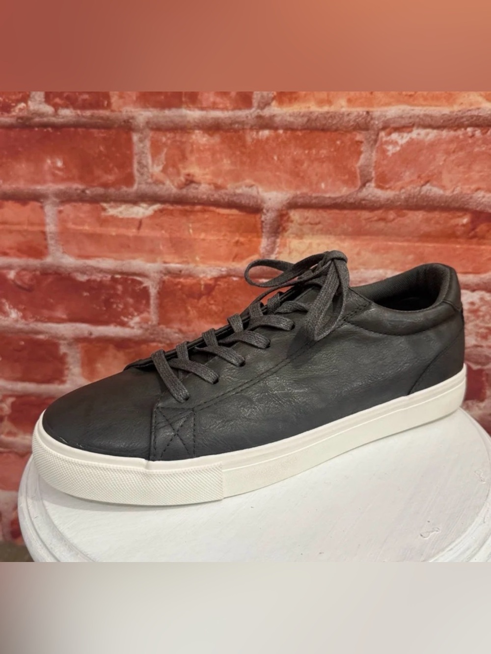 Lucky Brand Mens Sneakers Dark Gray Leather Low Top Size 9 Skater Loafer Shoes